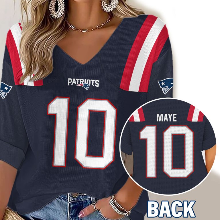 mkv-neck-TUY19-1174241-tim-than-Patriots-Drake-Maye-10-Waffle-shirt.jpg